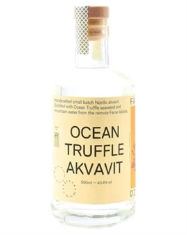 Slank akvavitflaske fra Faer Isles Distillery på Færøerne